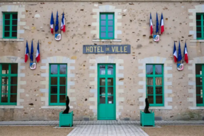 Drapeau européen retiré des mairies RN : un geste symbolique qui divise