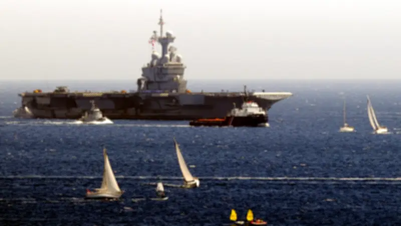 Drone brouillé et fuite de carburant près du Charles de Gaulle à Malmö