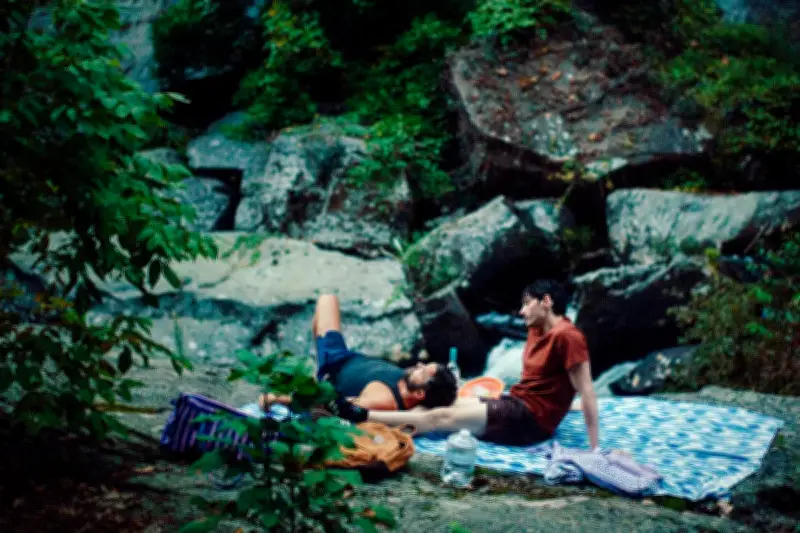 « Drunken Noodles » : une comédie érotique qui célèbre le plaisir et la fantaisie