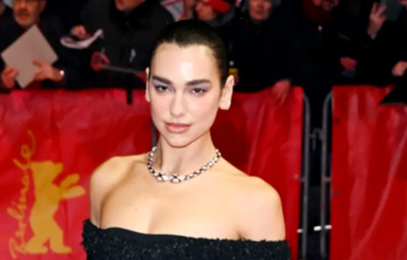 Dua Lipa nommée curatrice du London Literature Festival 2026