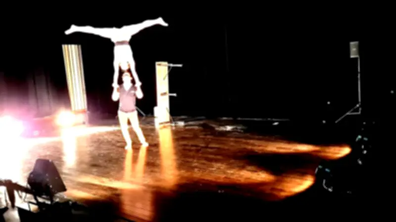 Duo Juste à Deux : une exploration acrobatique de la confiance à Vergt