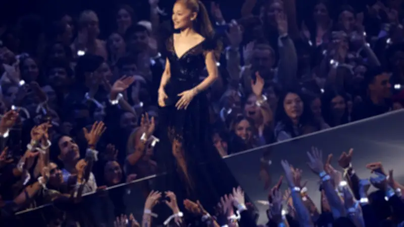 Elle paie 2 800 € pour Ariana Grande, Ticketmaster annule et prélève 45 000 €