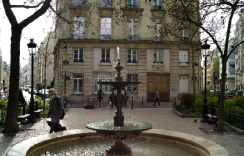 Emily in Paris : trois appartements de la série en vente à prix d'or