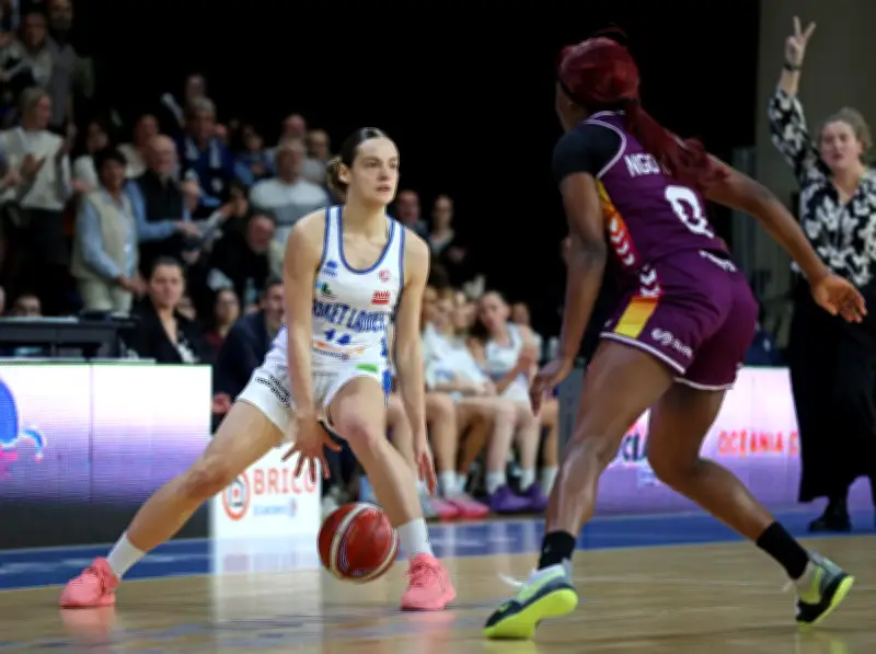 Emma Dechanoz, la jeune meneuse de Basket Landes, vit un rêve unique à Saragosse