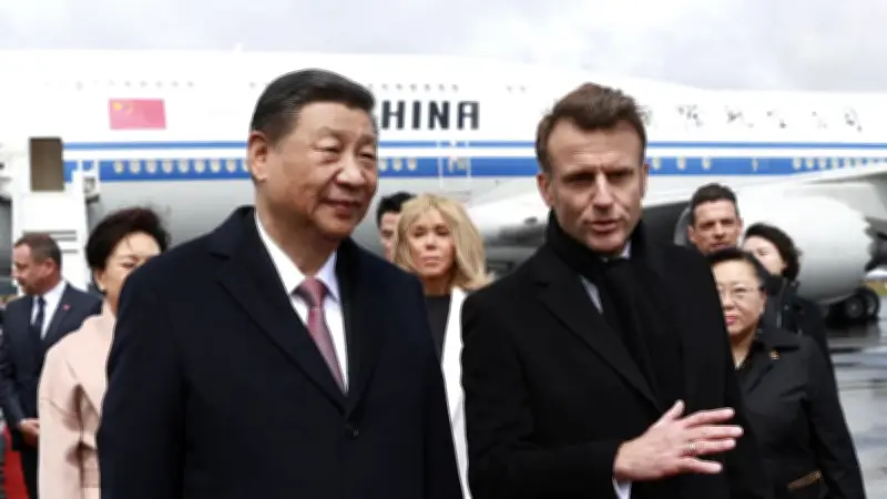 Emmanuel Macron en Chine : les enjeux d'une visite d'État sous tension