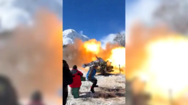 En Russie, des hommes déclenchent des avalanches géantes en tirant au canon