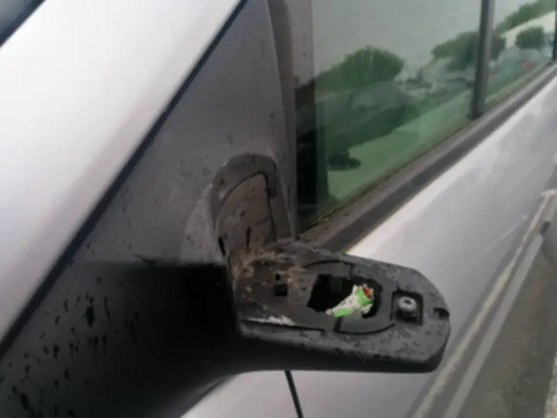 Escroquerie au rétroviseur : un trio condamné après avoir dérobé 246 000 euros aux personnes âgées