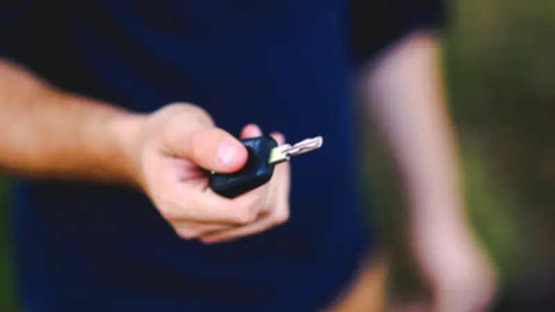 Escroquerie à l'achat de voiture : une femme perd 7 000 € dans un guet-apens