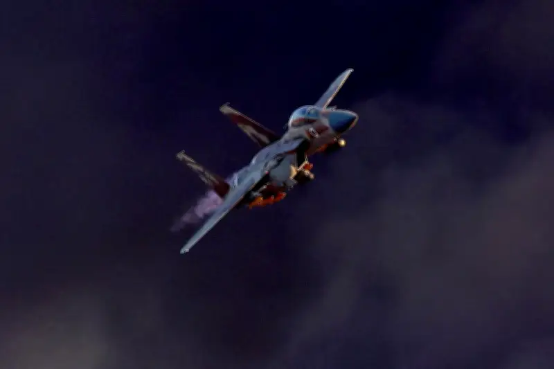 Ex-pilote américain révèle les techniques de survie après un crash en territoire ennemi