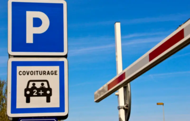 Explosion des prix du carburant : le covoiturage s'impose comme solution de survie budgétaire