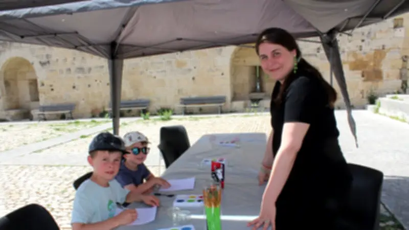 Expo et ateliers de dessin avec Lise Chevalier à Aigues-Mortes