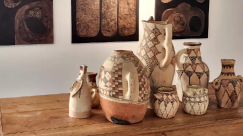 Exposition à Arpaillargues : Dialogue entre céramiques rifaines et art contemporain