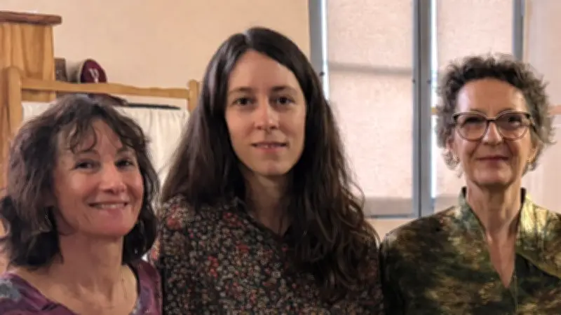 Exposition textile : un dialogue vibrant entre tissu et couleur au musée de la Soie