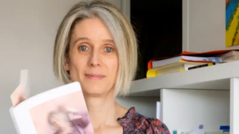 Fabienne Abel publie son premier recueil solo 'Contours flous' pour le Printemps des Poètes