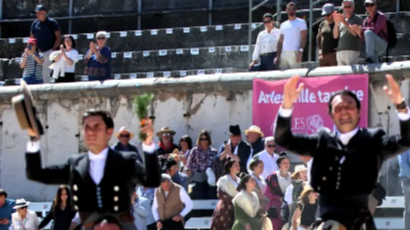 Feria d'Arles : Cartagena et Mendoza triomphent lors de la corrida de rejon