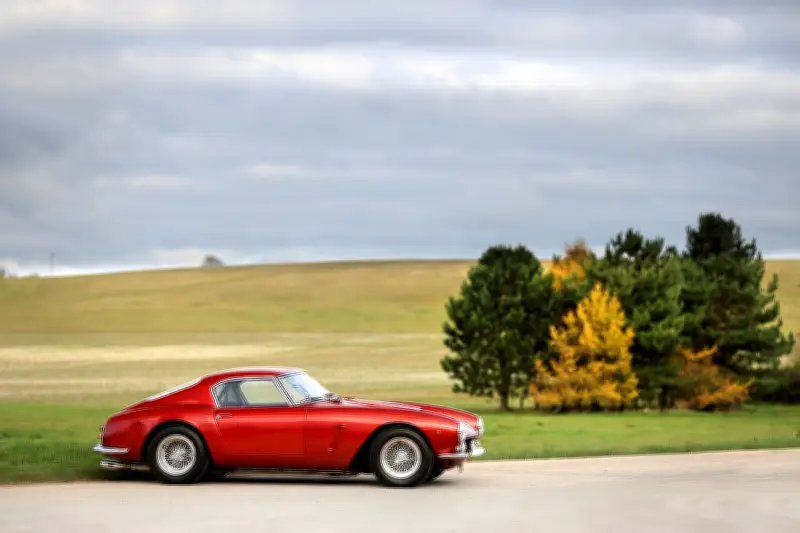 Ferrari 250 et BMW 2002 en vedette au Tour Auto 2026