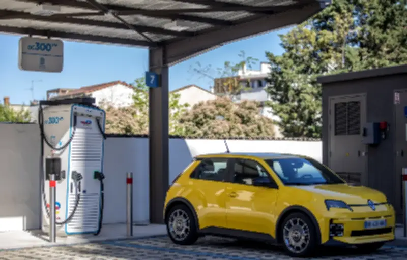 Flambée des carburants : les Français se ruent sur les voitures électriques d'occasion