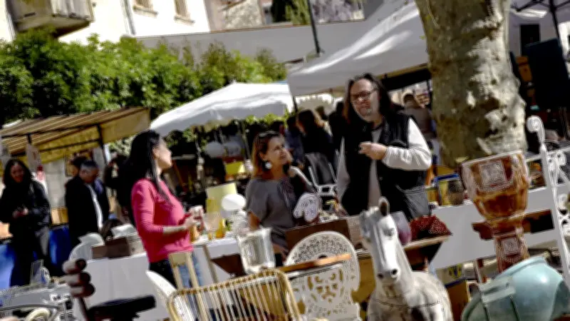 Foire de Barjac : ces objets auxquels les brocanteurs tiennent comme à la prunelle de leurs yeux