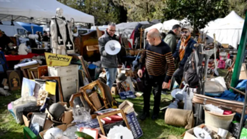 Foire de Barjac : Dès l'aube, la chasse aux trésors bat son plein !
