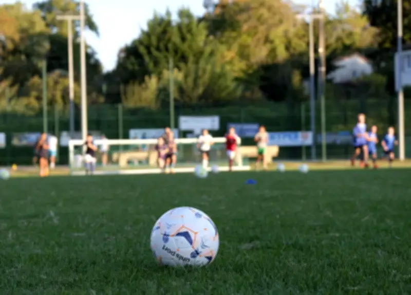 Football dans les Landes : quatre matchs arrêtés, le district menace de huis clos