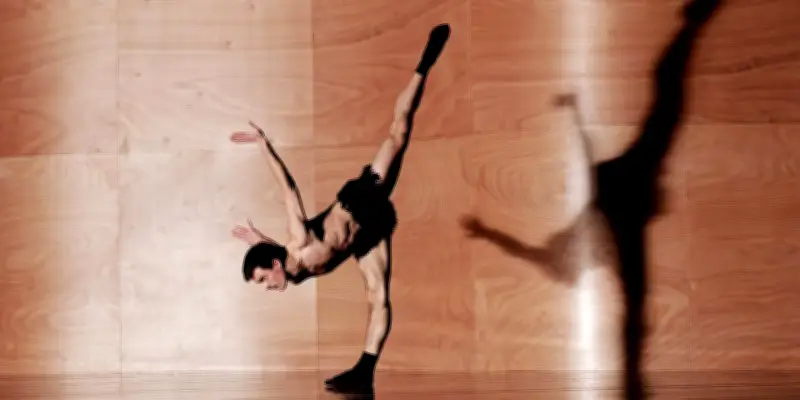 Forsythe enflamme le Théâtre de la Ville avec trois pièces explosives