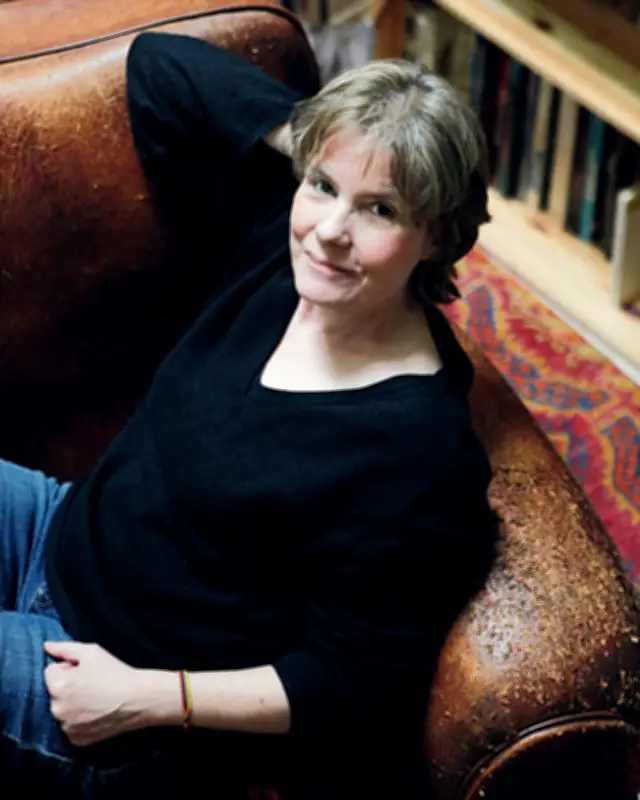 Fred Vargas domine les ventes avec 'Une Unique Lueur' en tête du palmarès