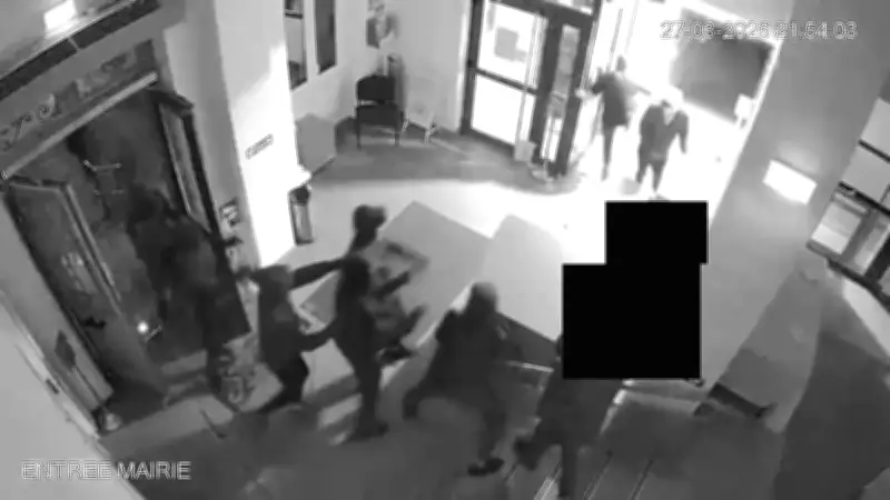 Fresnes : dix adolescents déférés après le saccage de la mairie