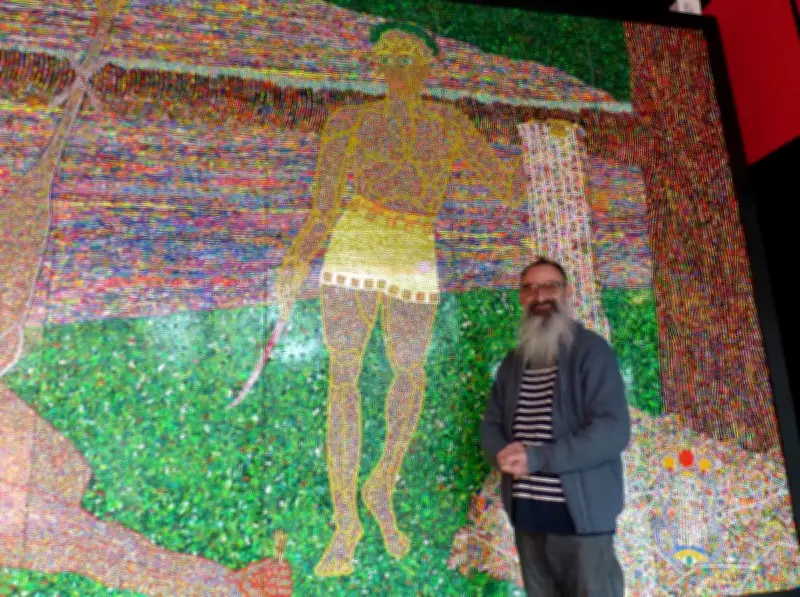 Fresque de 21 m² en rubans adhésifs : trois ans de travail
