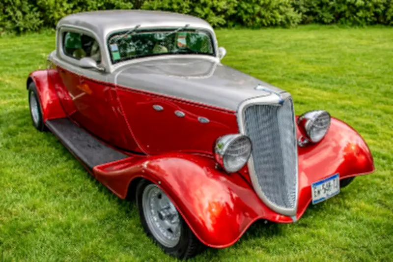 Fête du Printemps à Saint-Julien-de-Lampon : foire aux fleurs et voitures américaines