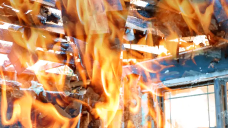 Gabin, 9 ans, sauve sa sœur et son chien d'un incendie grâce au sang-froid appris de son père pompier