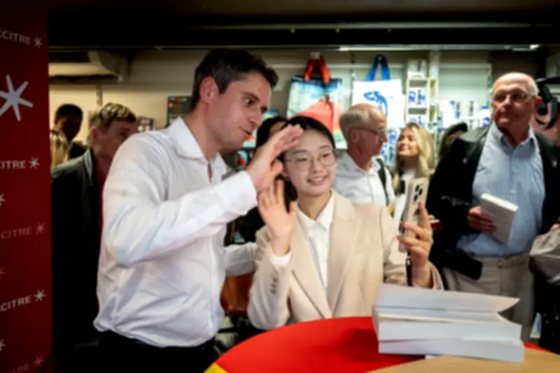 Gabriel Attal : séance de dédicaces sous haute maîtrise à Lyon