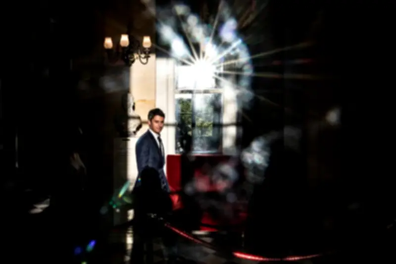 Gabriel Attal se dévoile dans un livre où il redessine le portrait d'Emmanuel Macron