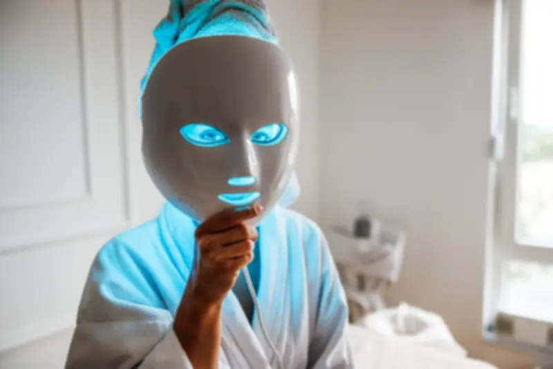 Gadgets anti-âge : la quête de jeunesse éternelle peut brûler peau et portefeuille