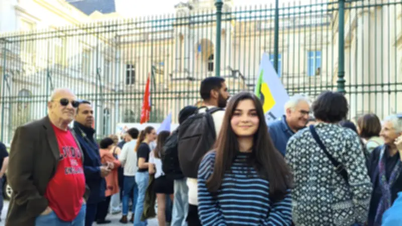 Gard : rassemblement massif contre l'OQTF visant Saïda et sa famille azérie