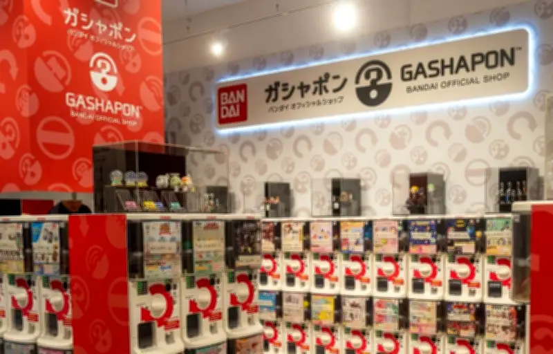 Gashapon Paris : la folie des distributeurs japonais débarque rue de Rivoli