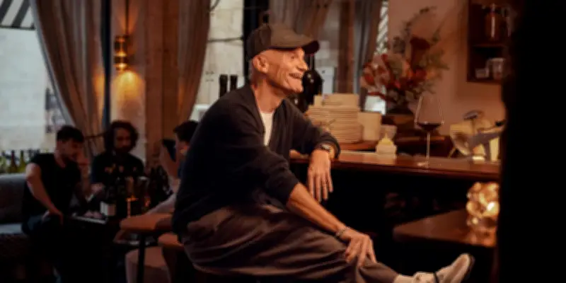 Gaëtan Roussel : "Je m'en voudrais beaucoup de m'ennuyer" lors d'un apéro décontracté