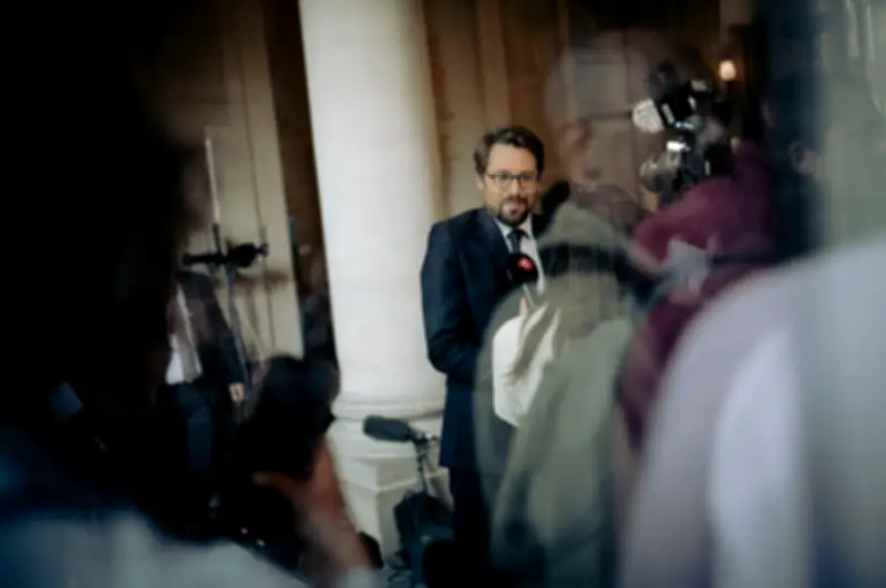 À gauche, la course aux fédérations divise les partis, chacun veut la sienne