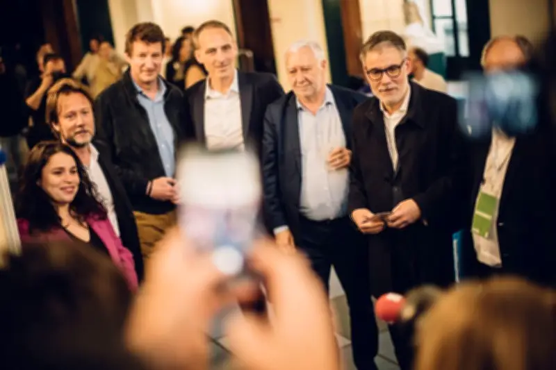 À gauche, l'absence de candidat n'empêche pas la maturation des idées politiques