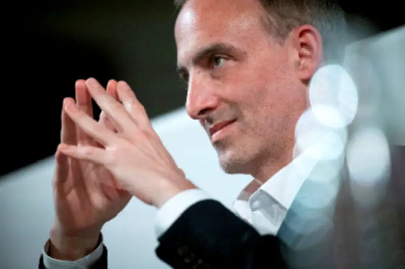 Glucksmann et Barrot unis sur la proportionnelle et la décentralisation lors d'un dîner-débat