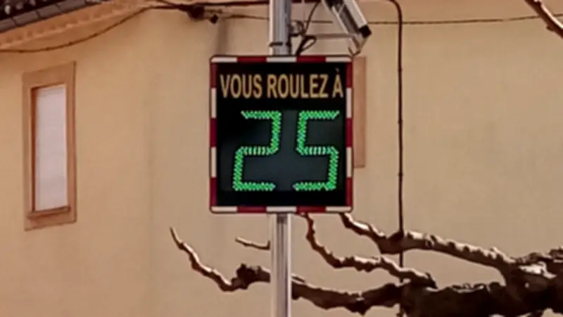 Générac installe des radars pédagogiques et des miroirs pour sécuriser son centre-ville
