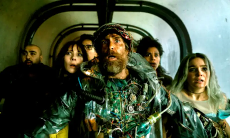 Gore Verbinski revient avec un film punk sur l'IA après dix ans d'absence