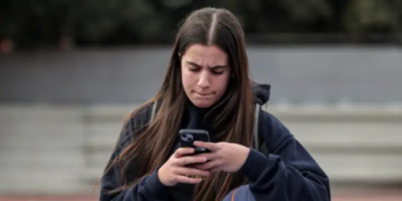 Grèce : interdiction des réseaux sociaux pour les moins de 15 ans dès 2027