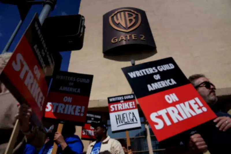 Grève historique des scénaristes à Hollywood : enjeux et conséquences