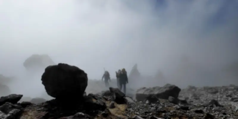 Guadeloupe : plongée scientifique dans les gaz du volcan au plus près du cratère