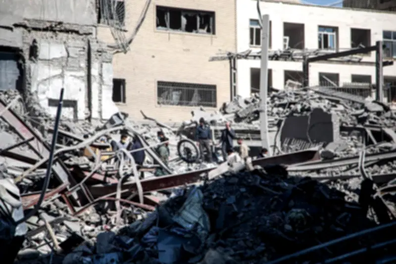 Guerre au Moyen-Orient : Trump promet des frappes dures contre l'Iran, le pétrole flambe