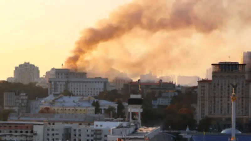 Guerre en Ukraine : le siège du gouvernement incendié par des bombardements russes