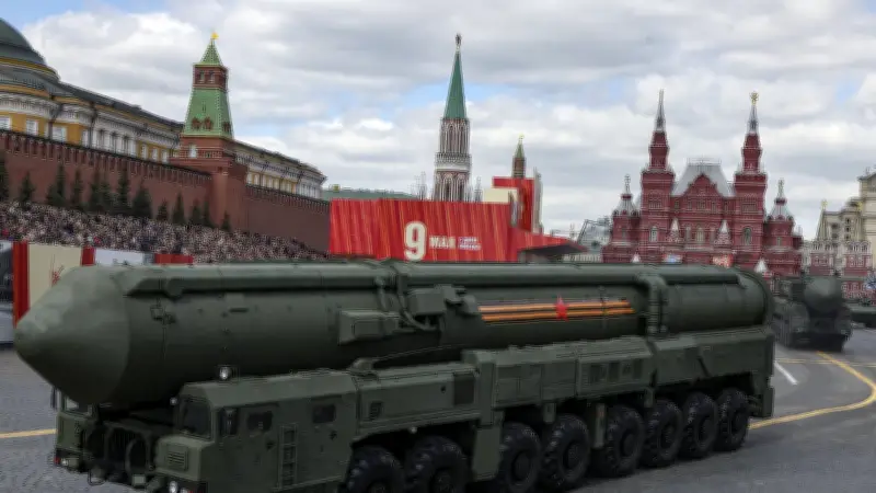 Guerre en Ukraine : le système nucléaire "main morte" expliqué