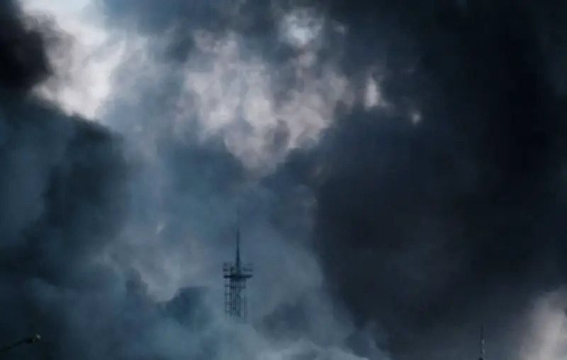 Guerre en Ukraine : pluie noire, prêt UE et stabilité selon Zelensky