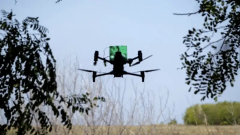 Guerre en Ukraine : un drone FPV détruit un robot de combat russe Kurier