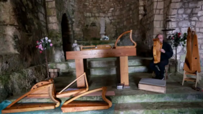 Harpes et lyres pour un voyage hors du temps au Caylar